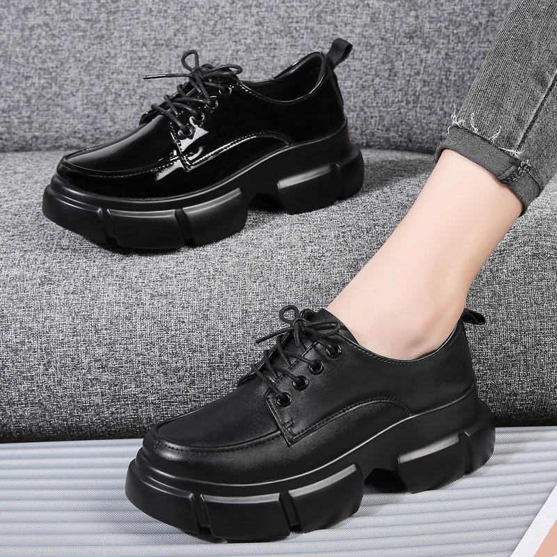 Women's platform and thick soled sneakers, black casual Roman style artificial rubber shoes
Women's platform and thick soled sneakers, black casual Roman style artificial rubber shoes
