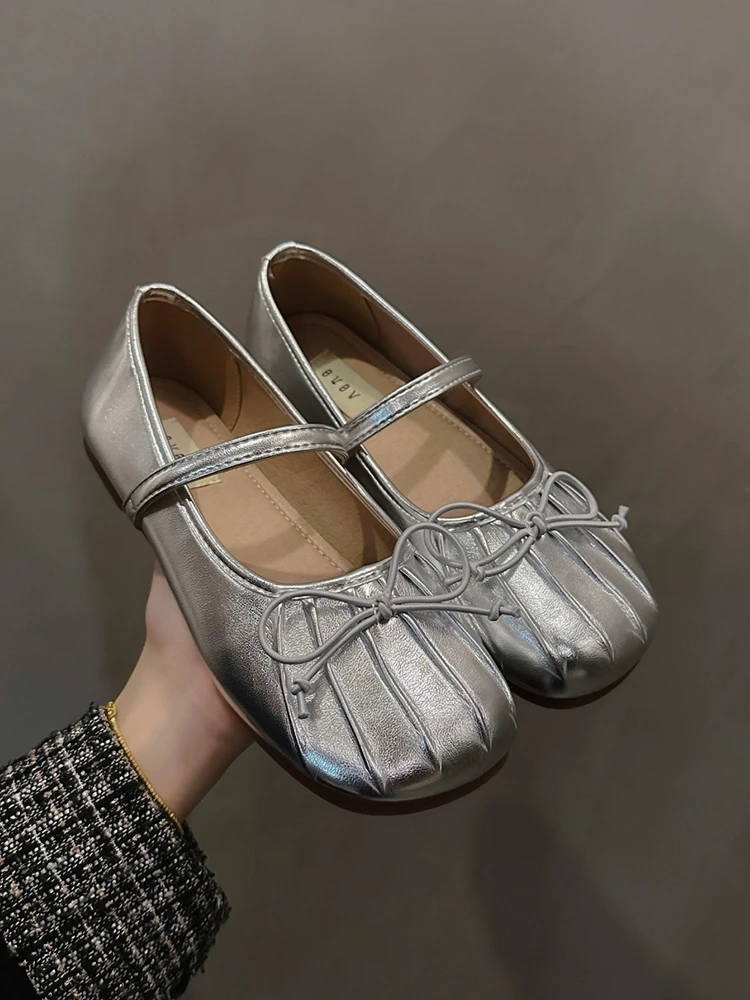 Bow-Knot Shoes Woman Flats Shallow Mouth Round Toe Casual Female Sneakers Butterfly Dress Summer Moccasin Retro New Fretwork Mic 
Bow-Knot Shoes Woman Flats Shallow Mouth Round Toe Casual Female Sneakers Butterfly Dress Summer Moccasin Retro New Fretwork Mic