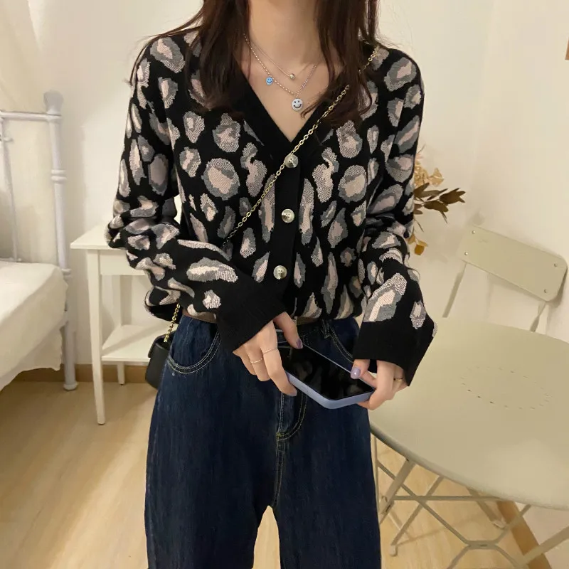 Cropped Leopard Sweater Vintage V Neck Long Sleeve Knitting Cardigan Coat Y2k Tops Clothing Pull Sueter Sweaters Mujer Print
Cropped Leopard Sweater Vintage V Neck Long Sleeve Knitting Cardigan Coat Y2k Tops Clothing Pull Sueter Sweaters Mujer Print