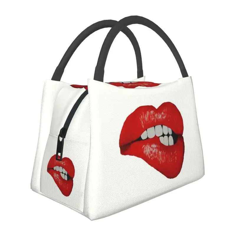Hand-held insulated refrigerated simple style lunch bag is convenient attractive, cute, suitable for family friends picnics
Hand-held insulated refrigerated simple style lunch bag is convenient attractive, cute, suitable for family friends picnics