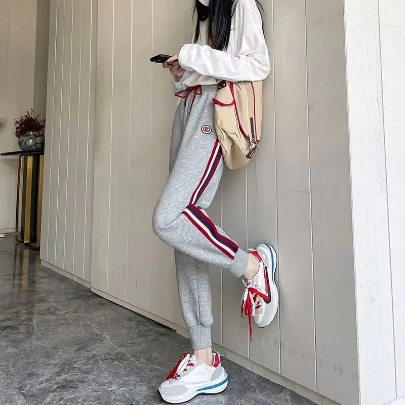 2023 Spring Loose Stripe Versatile Sweatpants Plus Size High Waist Strap Casual Pants Youth High Street Fashion Women Clothing 
2023 Spring Loose Stripe Versatile Sweatpants Plus Size High Waist Strap Casual Pants Youth High Street Fashion Women Clothing