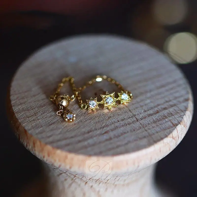 Original Design Inlaid Crystal Chain Star Ladies Ring Opening Adjustable Sparkling Vintage Exquisite Elegant Jewelry
Original Design Inlaid Crystal Chain Star Ladies Ring Opening Adjustable Sparkling Vintage Exquisite Elegant Jewelry