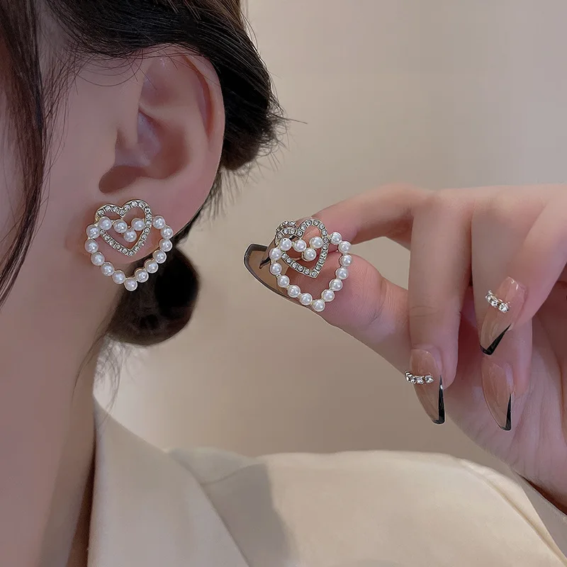 New Simple Rhinestone Pearl Heart Stud Earrings for Women Girls Fashion Cute Party Jewelry Korean Love Earring Christmas Gifts 
New Simple Rhinestone Pearl Heart Stud Earrings for Women Girls Fashion Cute Party Jewelry Korean Love Earring Christmas Gifts