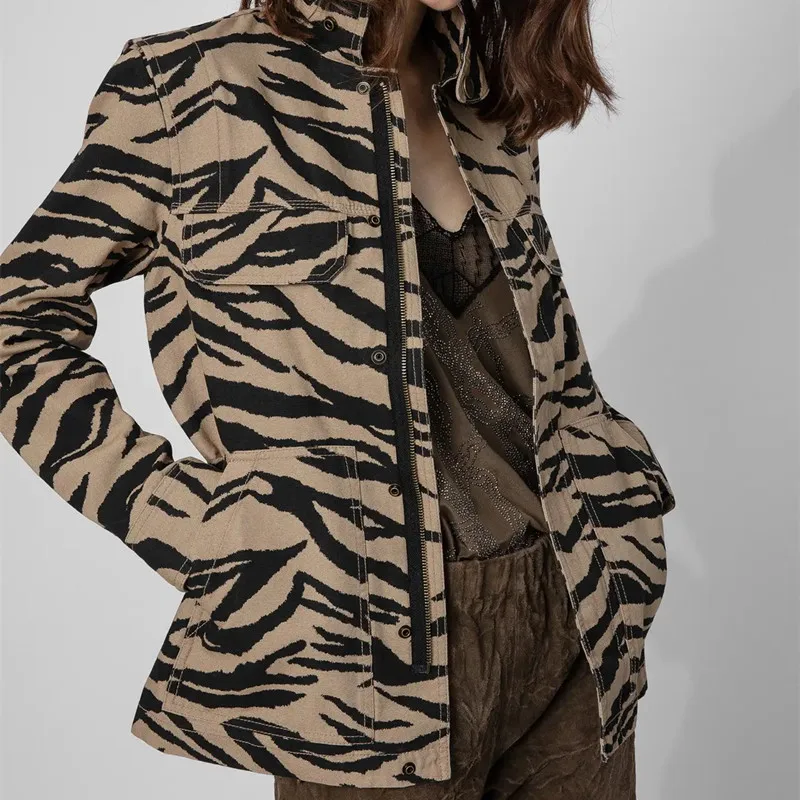 New Arrival Women Jacket Zadig Fashion Leopard Design Denim Jacket Jeans Jacket Women Casual Autumn Winter Denim Jacket Women
New Arrival Women Jacket Zadig Fashion Leopard Design Denim Jacket Jeans Jacket Women Casual Autumn Winter Denim Jacket Women
