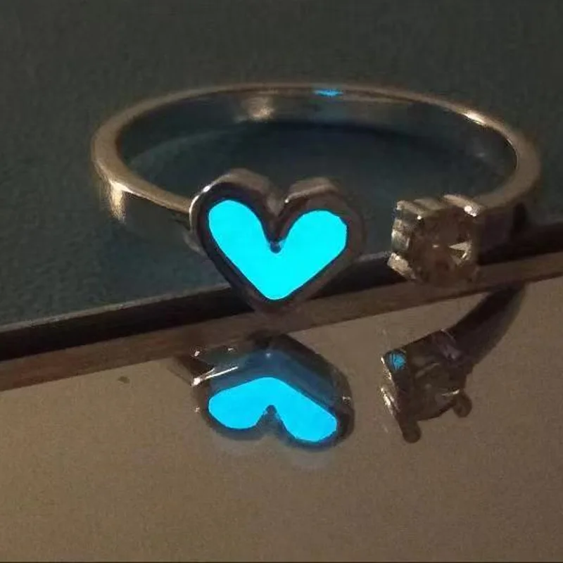 Trend Blue Love Heart Luminous Couple Rings for Women Men Retro Glow In Dark Silver Color Adjustable Finger Rings Couples Gifts
Trend Blue Love Heart Luminous Couple Rings for Women Men Retro Glow In Dark Silver Color Adjustable Finger Rings Couples Gifts