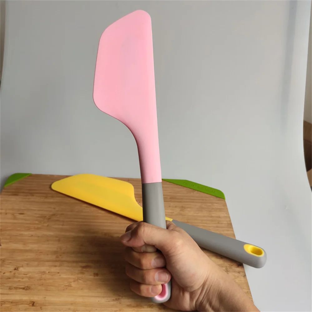 Clean And Sanitary Cake Tool Non-slip Handle Silica Gel Easy Storage Beautiful Appearance Long Scraper Scraper Cream Applicator
Clean And Sanitary Cake Tool Non-slip Handle Silica Gel Easy Storage Beautiful Appearance Long Scraper Scraper Cream Applicator
