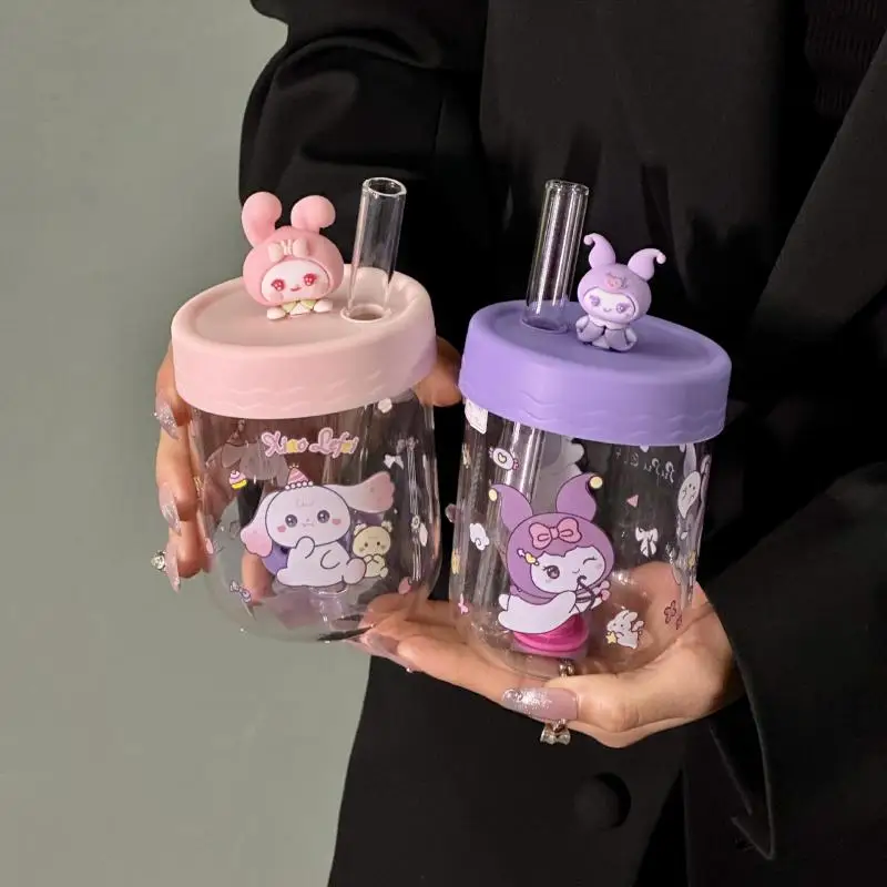 Sanrio Kuromi мультфильм аниме Девочка Сердце кукла стеклянная соломенная чашка высокий внешний вид чашка для воды для студентов детская специальная кофейная чашка
Sanrio Kuromi мультфильм аниме Девочка Сердце кукла стеклянная соломенная чашка высокий внешний вид чашка для воды для студентов детская специальная кофейная чашка