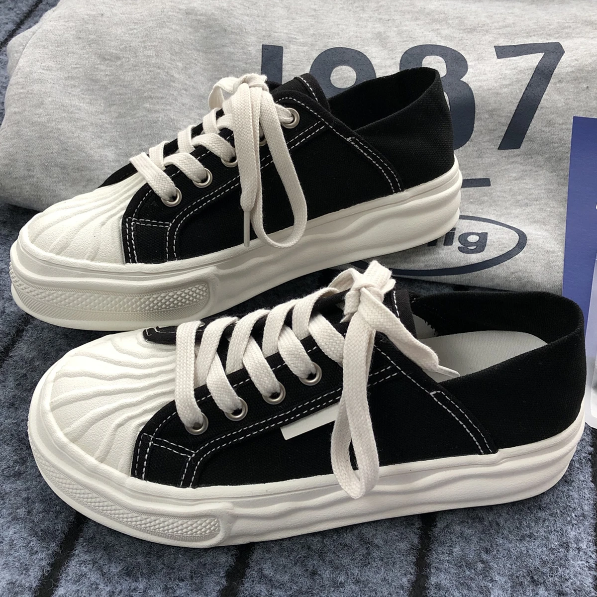Women Chunky Sneakers Flat Platform Canvas Shoes Spring Summer Fashion Round Toe Casual Shoes Ladies Sneakers Vulcanize Shoes
Women Chunky Sneakers Flat Platform Canvas Shoes Spring Summer Fashion Round Toe Casual Shoes Ladies Sneakers Vulcanize Shoes