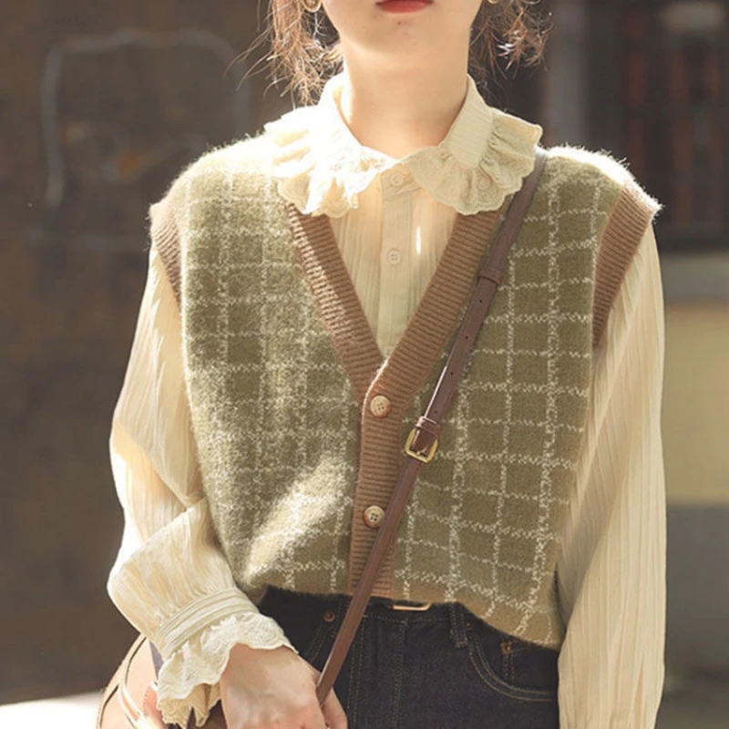 Plaid V-neck Vest Women's Knitted Outer Wear Short Autumn and Winter New Retro Fashion Can Be Matched with Shirt Sweater Jacket
Plaid V-neck Vest Women's Knitted Outer Wear Short Autumn and Winter New Retro Fashion Can Be Matched with Shirt Sweater Jacket