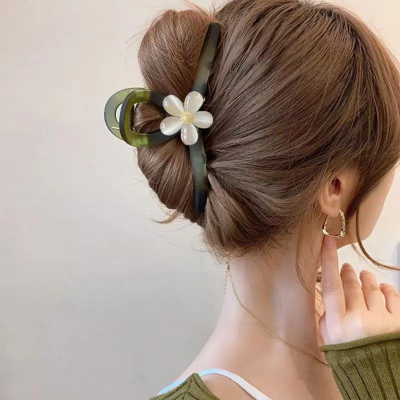 Fashion Flower Clamping Clip for Women Large Premium Sense Clip for Headwear Hairpin Temperament Back Spoon Pan Hair Shark Clip
Fashion Flower Clamping Clip for Women Large Premium Sense Clip for Headwear Hairpin Temperament Back Spoon Pan Hair Shark Clip