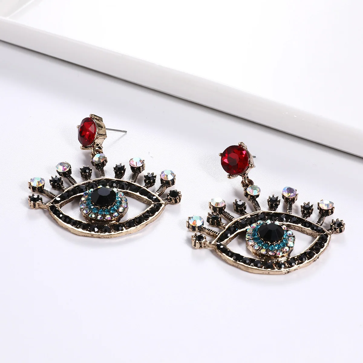 New Retro Aniqued Gold Color Earring Rhinestone Hollow Big Colorful Evil Eye Pendant Drop Earrings for Women Vintage Jewelry
New Retro Aniqued Gold Color Earring Rhinestone Hollow Big Colorful Evil Eye Pendant Drop Earrings for Women Vintage Jewelry