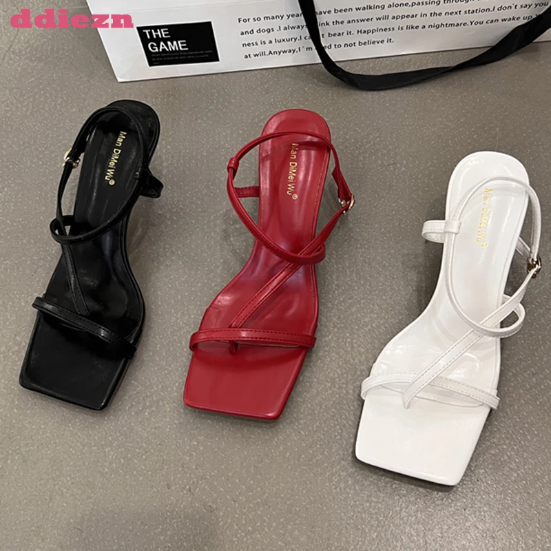 Туфли-лодочки женские на высоком тонком каблуке
Туфли-лодочки женские на высоком тонком каблуке