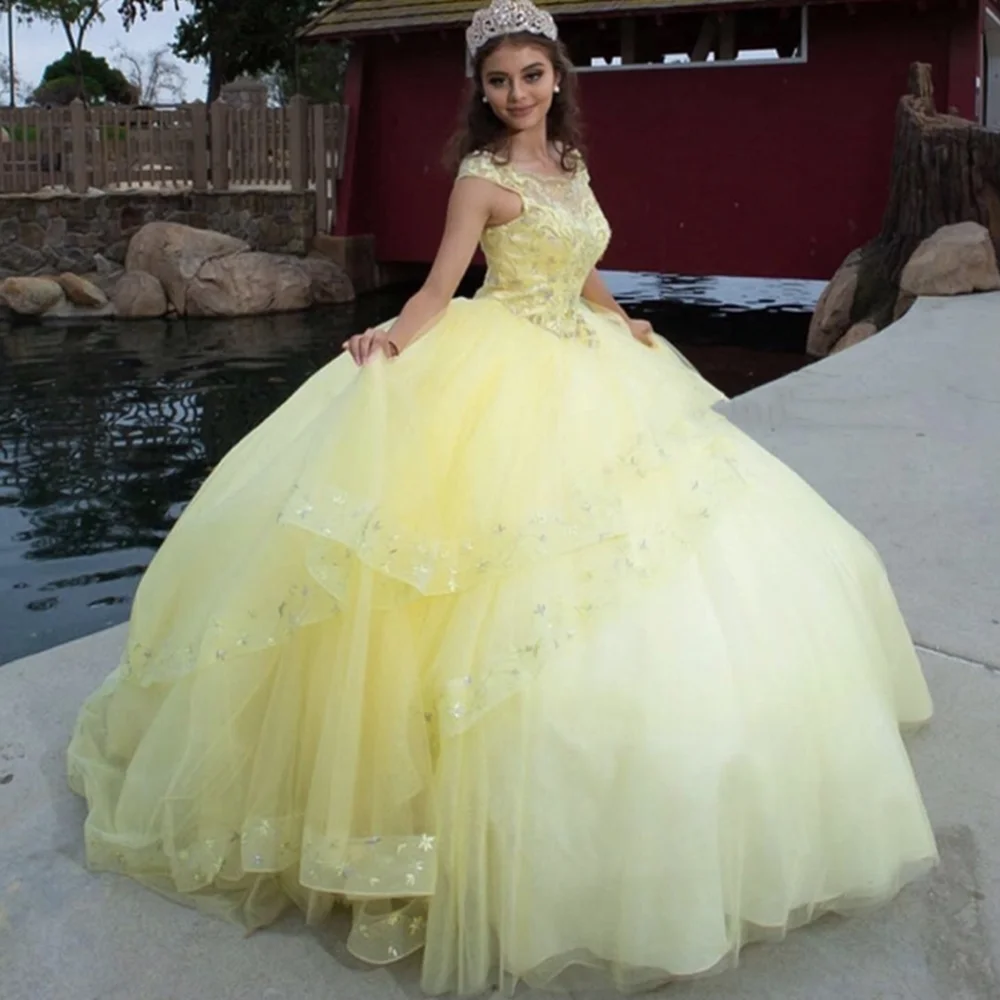 Light Yellow Quinceanera Dress 2022 Ball O-Neck Appliques Sequins Tulle Party Princess Sweet 16 Gown Vestidos De 15 Años
Light Yellow Quinceanera Dress 2022 Ball O-Neck Appliques Sequins Tulle Party Princess Sweet 16 Gown Vestidos De 15 Años