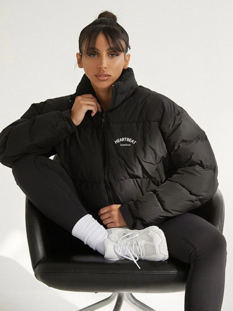 2023 Spring Black Classic Down Jackets Coats Women Letter Print Cropped Coat Zipper Drawstring Design Slim Warm Women Outerwear
2023 Spring Black Classic Down Jackets Coats Women Letter Print Cropped Coat Zipper Drawstring Design Slim Warm Women Outerwear