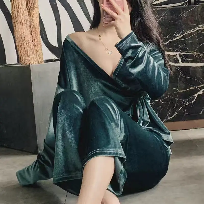 Female Pajamas Sexy Kimono Nightwear Velvet Two-piece Long-sleeved Home Clothes Women Sleepwear Autumn Winter Dropshipping
Female Pajamas Sexy Kimono Nightwear Velvet Two-piece Long-sleeved Home Clothes Women Sleepwear Autumn Winter Dropshipping