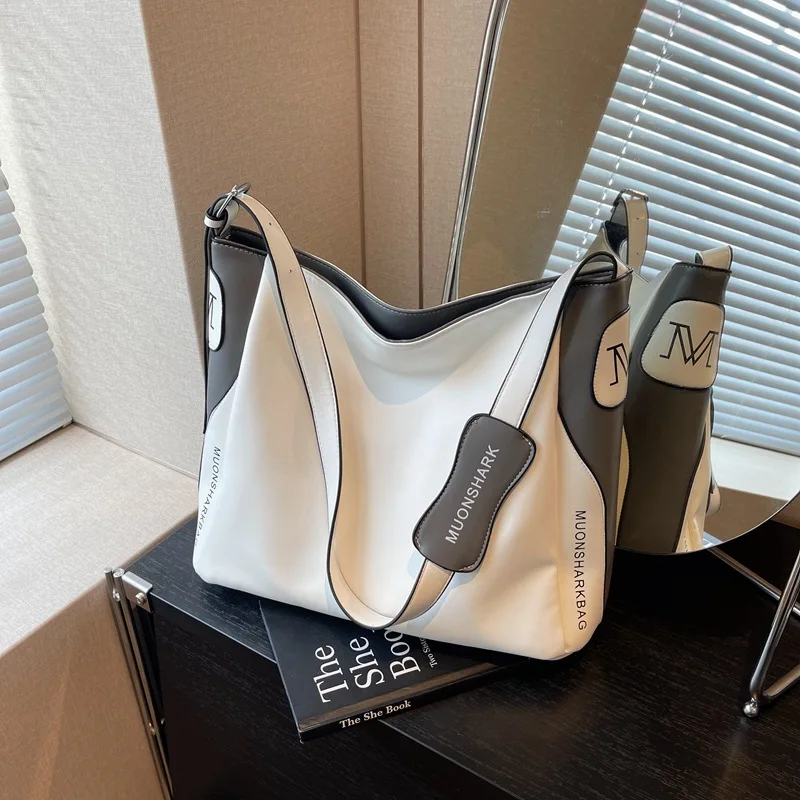 Large Capacity Bucket Bag Office Lady Crossbody Bag Women 2023 New Fashion Simple Versatile Shoulder Bags Female Travel Handbag
Large Capacity Bucket Bag Office Lady Crossbody Bag Women 2023 New Fashion Simple Versatile Shoulder Bags Female Travel Handbag