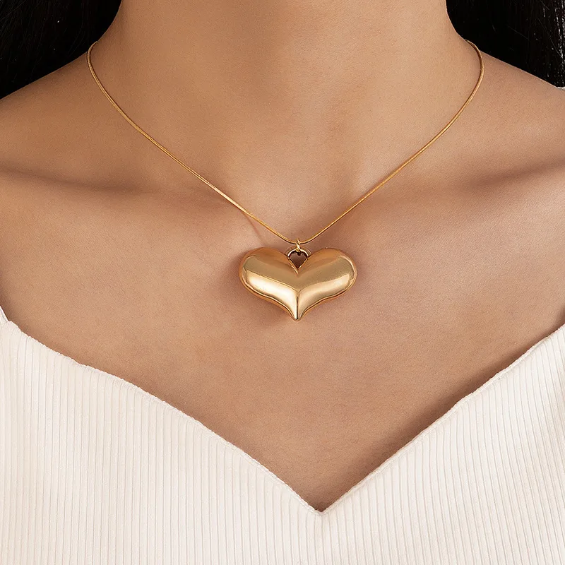 New 2022 Gold Heart Pendant Single Layer Necklace With Simple Heart Clavicle Chain
New 2022 Gold Heart Pendant Single Layer Necklace With Simple Heart Clavicle Chain