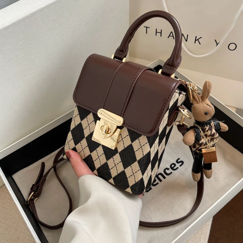 

Французская нишевая дизайнерская сумка, новинка весны 2023, женская сумка, популярная сумка через плечо, портативная маленькая квадратная сумка в стиле интернет-знаменитостей