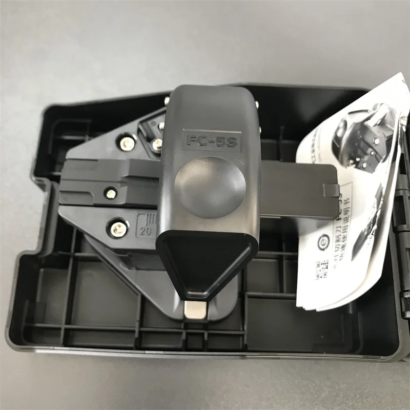 Original Sumitomo FC-5S Optical Fiber Cleaver Made in Japan FC5S Fiber Optical Cutting Tool Optical Fiber Cable Cutter
Original Sumitomo FC-5S Optical Fiber Cleaver Made in Japan FC5S Fiber Optical Cutting Tool Optical Fiber Cable Cutter