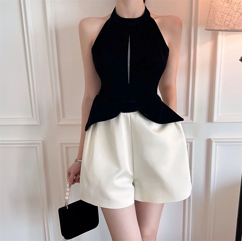 Temperament Elegant Sexy Backless High Waist Wide Leg Jumpsuit Summer Women Vintage Halter Neck Velvet Patchwork Short Romper
Temperament Elegant Sexy Backless High Waist Wide Leg Jumpsuit Summer Women Vintage Halter Neck Velvet Patchwork Short Romper