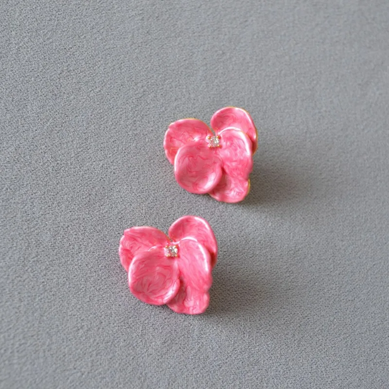 LONDANY earrings Pink Petals French Elegant Enamel Glaze 3D Flower Earrings and Earrings Female
LONDANY earrings Pink Petals French Elegant Enamel Glaze 3D Flower Earrings and Earrings Female