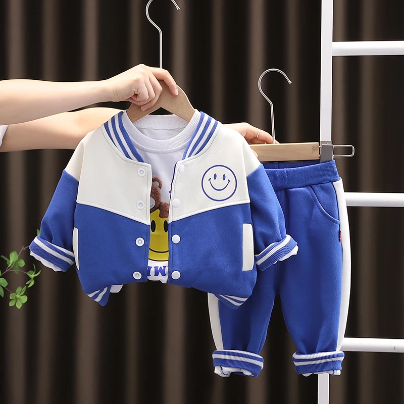 Baby Boy Clothing Sets 2022 Spring Autumn Toddler Girl Smiling Face Print Coat+Cartoon Bear T-Shirt+Pants Outfits Kids Tracksuit
Baby Boy Clothing Sets 2022 Spring Autumn Toddler Girl Smiling Face Print Coat+Cartoon Bear T-Shirt+Pants Outfits Kids Tracksuit
