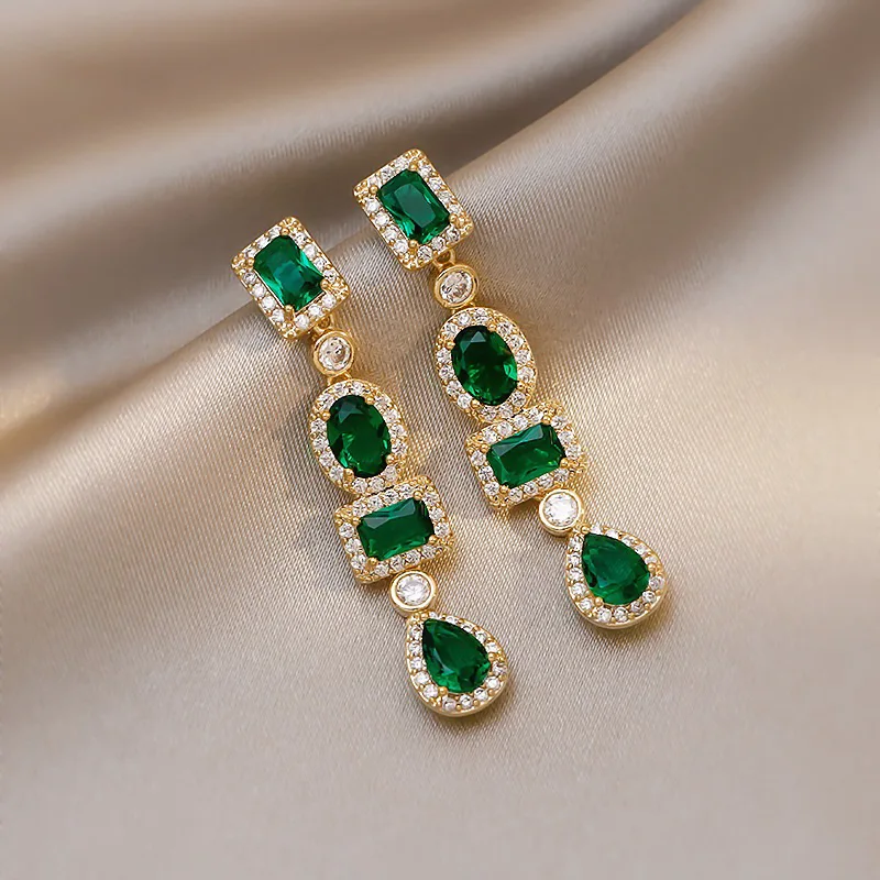 925 Silver Stud Rhinestone-Encrusted Earrings Long Stitching Green Crystal Earrings Fashion Earrings
925 Silver Stud Rhinestone-Encrusted Earrings Long Stitching Green Crystal Earrings Fashion Earrings
