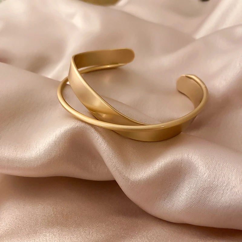Matte Gold Bracelet for Women Retro Simple Bracelets Fashion Women's Hand Bracelets in Girl Party 2022 Trend Jewelry Accessories
Matte Gold Bracelet for Women Retro Simple Bracelets Fashion Women's Hand Bracelets in Girl Party 2022 Trend Jewelry Accessories