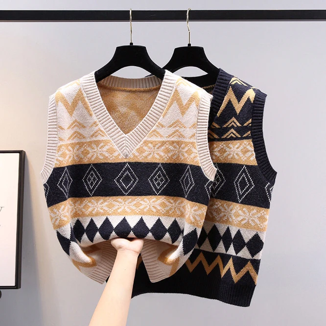 Fashion Women 2022 Fashion Jacquard Loose Knitted Vest Sweater Vintage V Neck Sleeveless Female Waistcoat Chic Tops Clothing NEW
Fashion Women 2022 Fashion Jacquard Loose Knitted Vest Sweater Vintage V Neck Sleeveless Female Waistcoat Chic Tops Clothing NEW