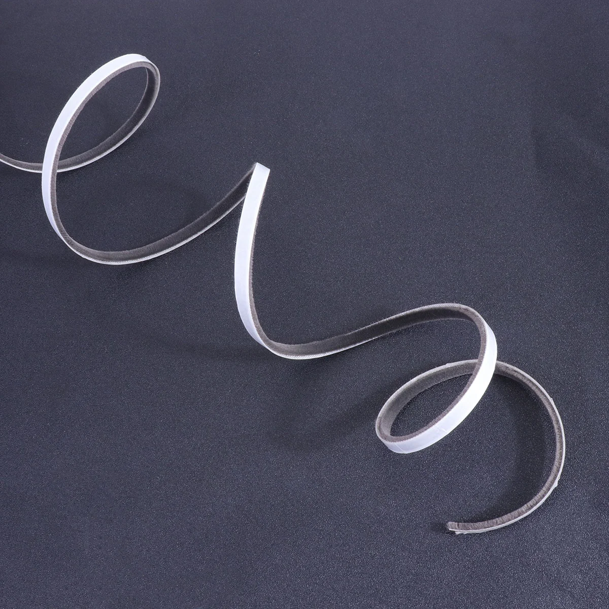 1 Roll 15M Doors Windows Sealing Strip Practical Portable Simple Sealing Adhesive Tape for Living Room
1 Roll 15M Doors Windows Sealing Strip Practical Portable Simple Sealing Adhesive Tape for Living Room