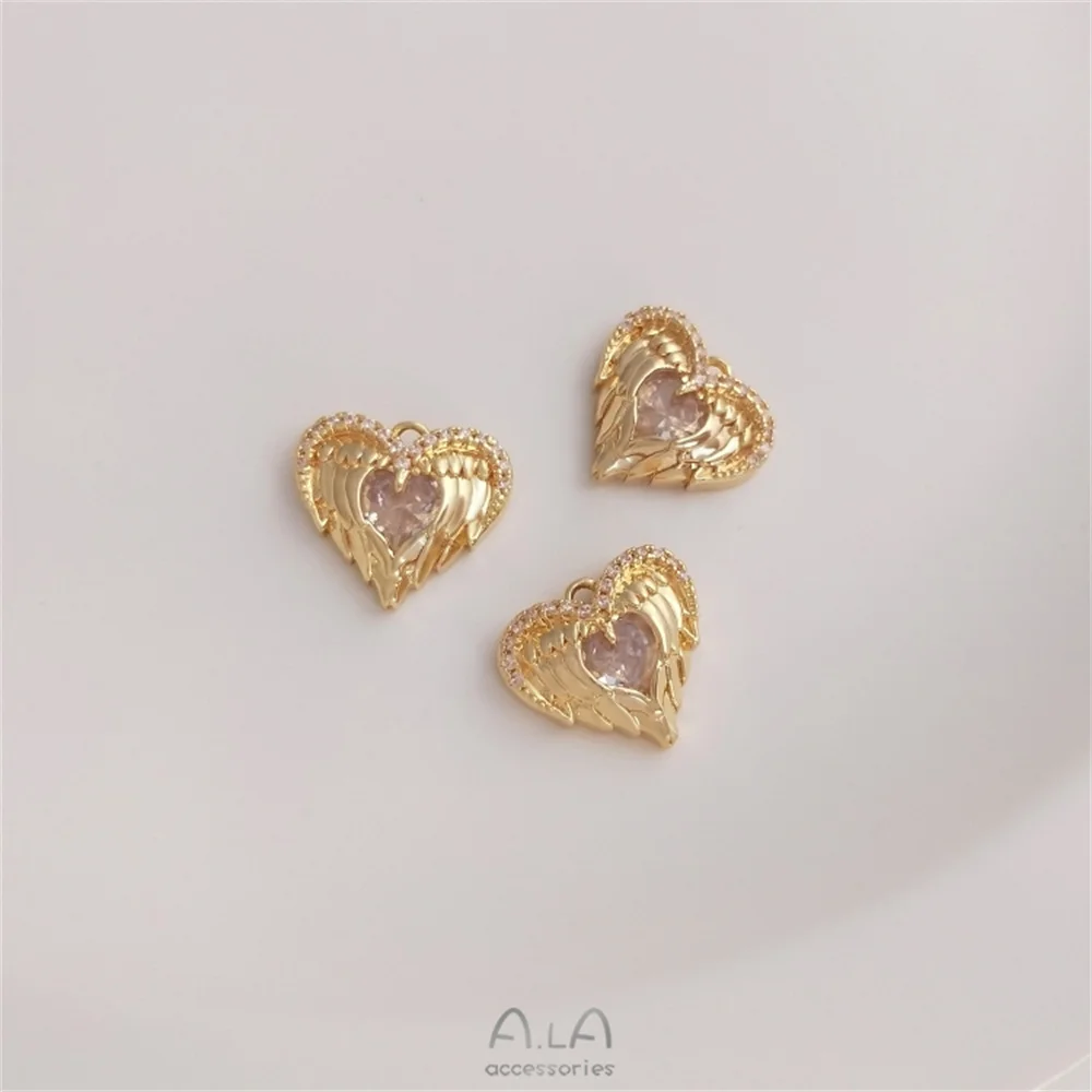 Micro-set zirconia 14K gold angel wings love-shaped pendant handmade diy string bracelet necklace pendant
Micro-set zirconia 14K gold angel wings love-shaped pendant handmade diy string bracelet necklace pendant