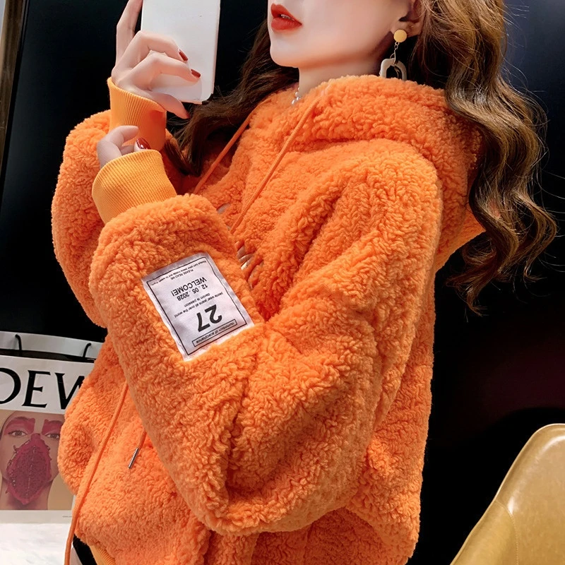Autumn and winter 2022 new cashmere thickened loose hooded pullover lamb wool hoodie women's mid-length casual fashion top
Autumn and winter 2022 new cashmere thickened loose hooded pullover lamb wool hoodie women's mid-length casual fashion top