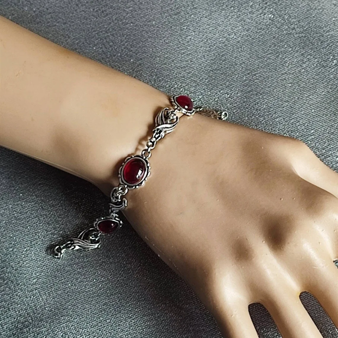 Gothic Vampire Bat Cameo Bracelet For Women Man Fashion Witch Jewelry Accessories Gift Vintage Bat Blood Red Crystal Bracelets
Gothic Vampire Bat Cameo Bracelet For Women Man Fashion Witch Jewelry Accessories Gift Vintage Bat Blood Red Crystal Bracelets