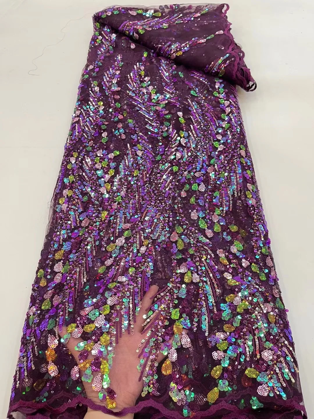 Французская мода фиолетовая африканская Роскошная ткань ручной работы с блестками 2022 Высококачественная Тюлевая ткань Нигерия для свадебного платья невесты
Французская мода фиолетовая африканская Роскошная ткань ручной работы с блестками 2022 Высококачественная Тюлевая ткань Нигерия для свадебного платья невесты