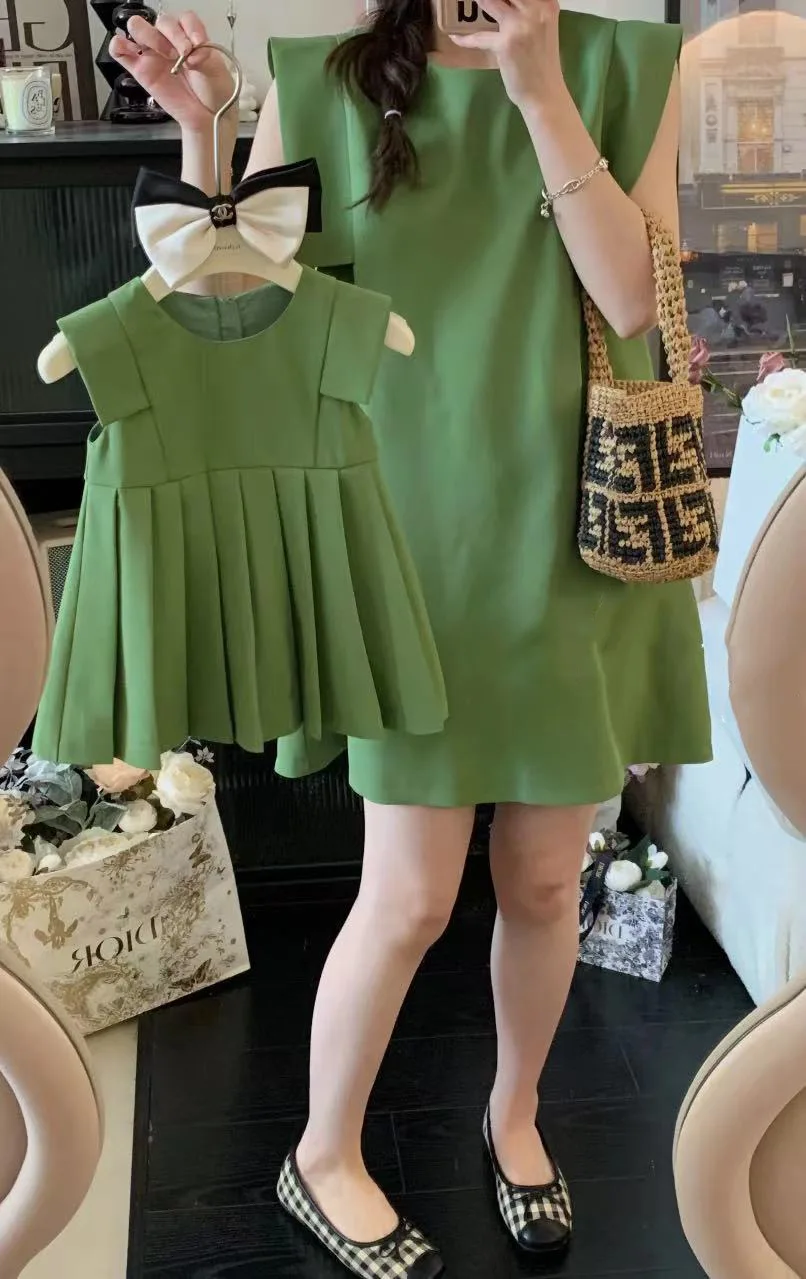 Family Matching Clothes Spring Summer Pleated Skirt Mother Daughter Sleeveless Dress Women Solid Pullover Dress 0-7Y
Family Matching Clothes Spring Summer Pleated Skirt Mother Daughter Sleeveless Dress Women Solid Pullover Dress 0-7Y