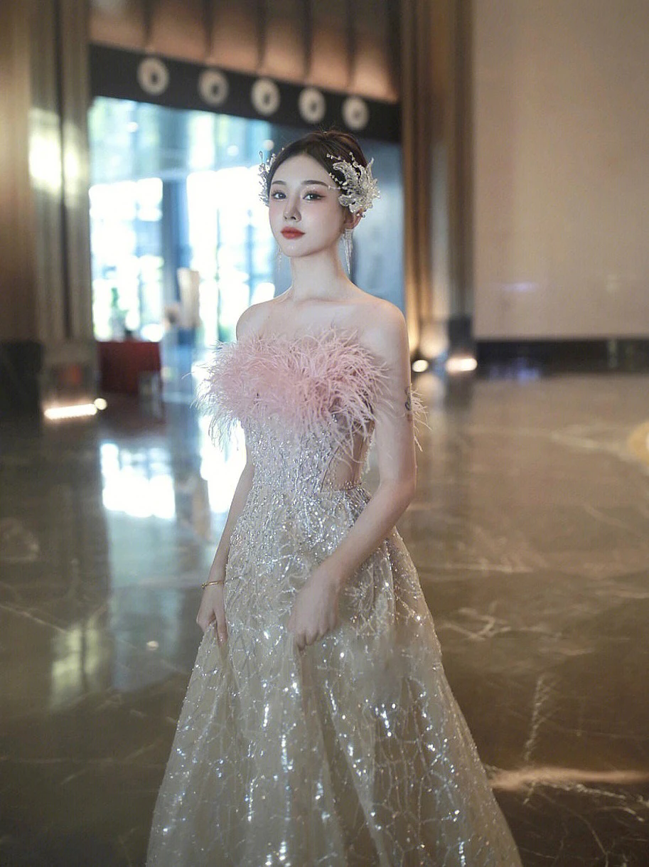 Luxury Evening Dresses A-Line Strapless Shiny Lace Sequined Feathers Long Formal Prom Celebrity Gowns Wedding Toast Party Woman
Luxury Evening Dresses A-Line Strapless Shiny Lace Sequined Feathers Long Formal Prom Celebrity Gowns Wedding Toast Party Woman