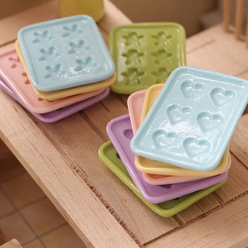 Миниатюрные аксессуары для кукольного домика, металлическая мини-пластина, противень для выпечки кукольного домика, Кухонное украшение, случайный цвет, 2 шт., 1/12
Миниатюрные аксессуары для кукольного домика, металлическая мини-пластина, противень для выпечки кукольного домика, Кухонное украшение, случайный цвет, 2 шт., 1/12