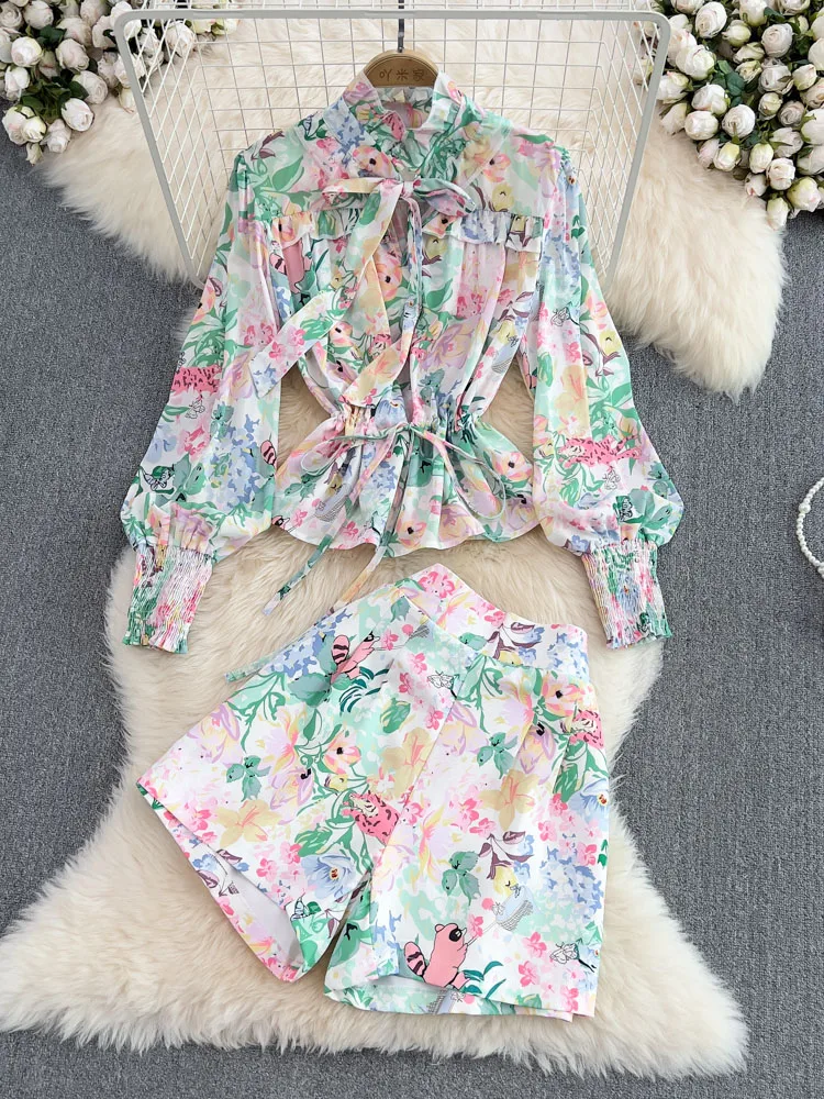 Summer French Female Stand Collar Loose Ruffled Waist Lantern Sleeve Printed Shirt High Waist Shorts Two-piece Set Women D1381
Summer French Female Stand Collar Loose Ruffled Waist Lantern Sleeve Printed Shirt High Waist Shorts Two-piece Set Women D1381