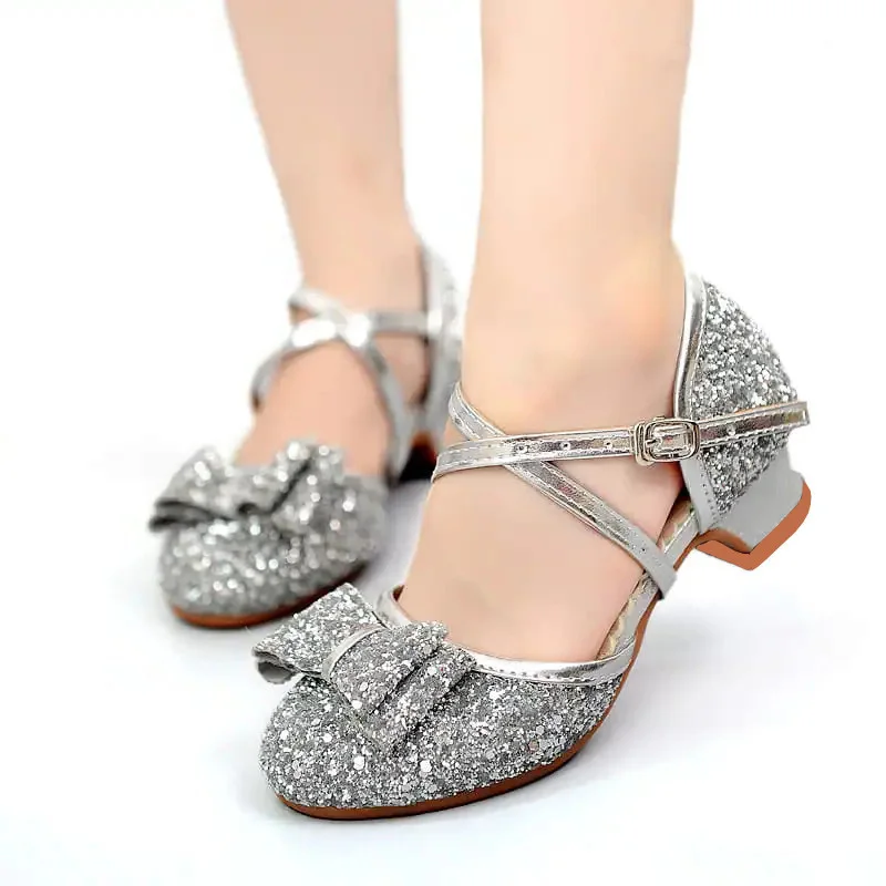 Girls Princess Shoes Sequined Latin Dance Shoes Kids Girls Low Heels 3cm Party Dress Wedding Sandals Butterfly Salsa Dance Shoes
Girls Princess Shoes Sequined Latin Dance Shoes Kids Girls Low Heels 3cm Party Dress Wedding Sandals Butterfly Salsa Dance Shoes