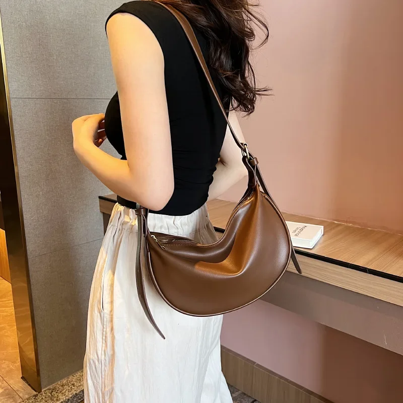 Brand Women's Handbag New High Capacity Bag Women's Fashion Simple Shoulder Bag Colored Crossbody Bag Underarm Dumpling Bag
Brand Women's Handbag New High Capacity Bag Women's Fashion Simple Shoulder Bag Colored Crossbody Bag Underarm Dumpling Bag