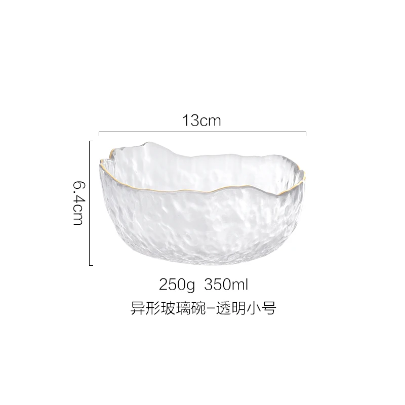 Прозрачная стеклянная миска с золотой оправой
Прозрачная стеклянная миска с золотой оправой