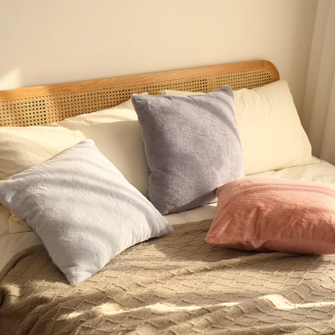 Hairy Throw Pillow Cover Pure Color Simple Plush Cushion Cover Soft Comfortable Cojines Decorativos Para Sofá Autumn Decoration
Hairy Throw Pillow Cover Pure Color Simple Plush Cushion Cover Soft Comfortable Cojines Decorativos Para Sofá Autumn Decoration
