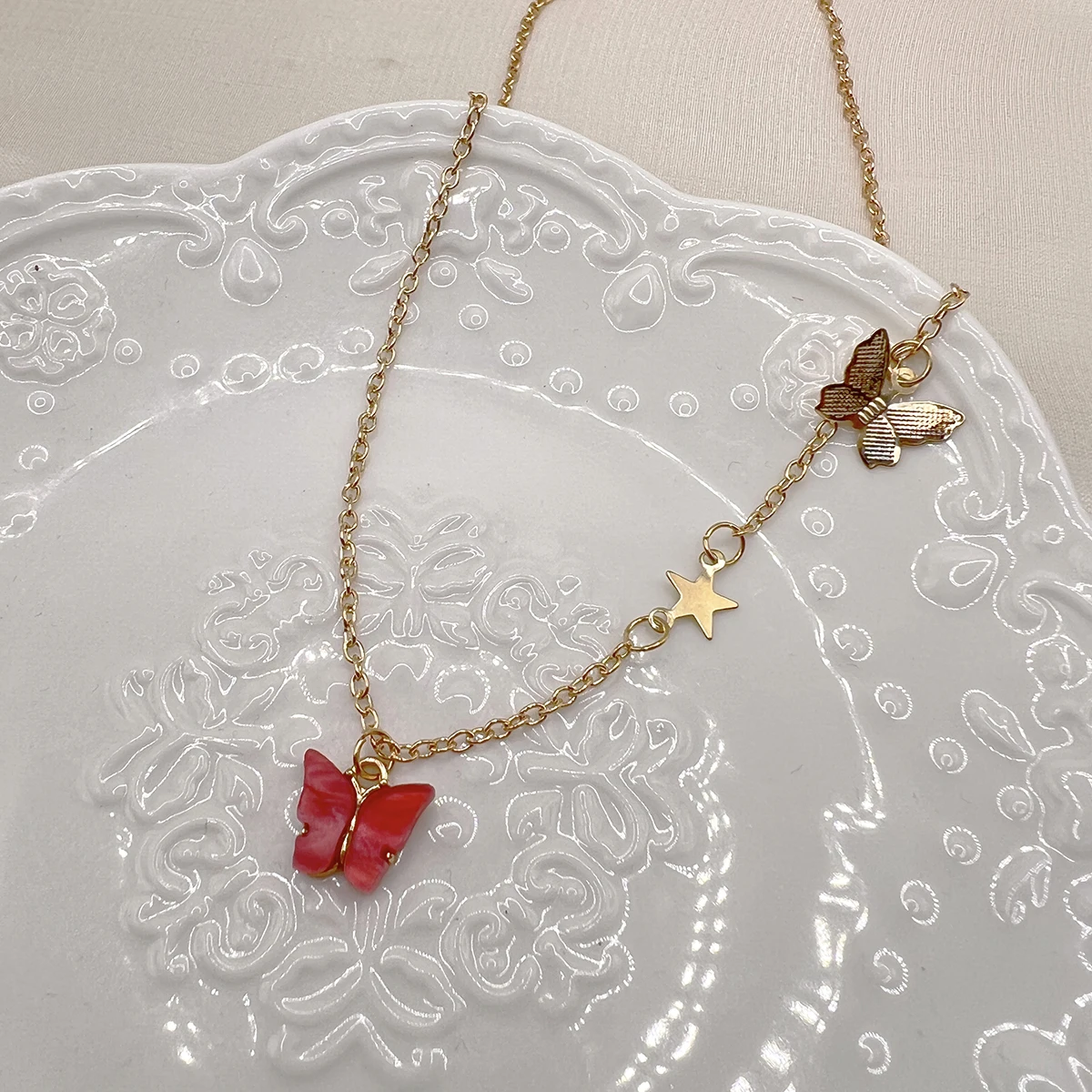 Fashion Butterfly Necklaces For Women Animal Pendant Gold Chain Choker Female Boho Party Jewelry wholesale free shipping items
Fashion Butterfly Necklaces For Women Animal Pendant Gold Chain Choker Female Boho Party Jewelry wholesale free shipping items