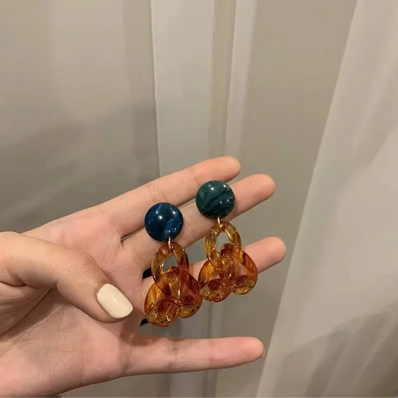 Retro Port Style Acrylic Geometric Jewelry Earrings Women's French Net Red Autumn and Winter Style High Sense of Temperament
Retro Port Style Acrylic Geometric Jewelry Earrings Women's French Net Red Autumn and Winter Style High Sense of Temperament