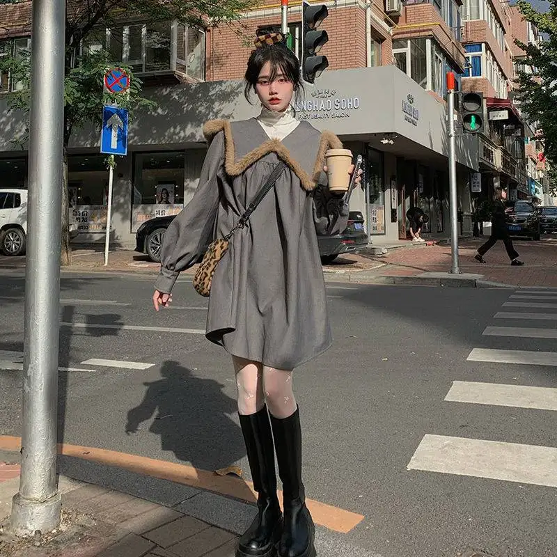 Hong Kong wind retro autumn winter new style retro wind set head high waist loose show thin dress 
Hong Kong wind retro autumn winter new style retro wind set head high waist loose show thin dress