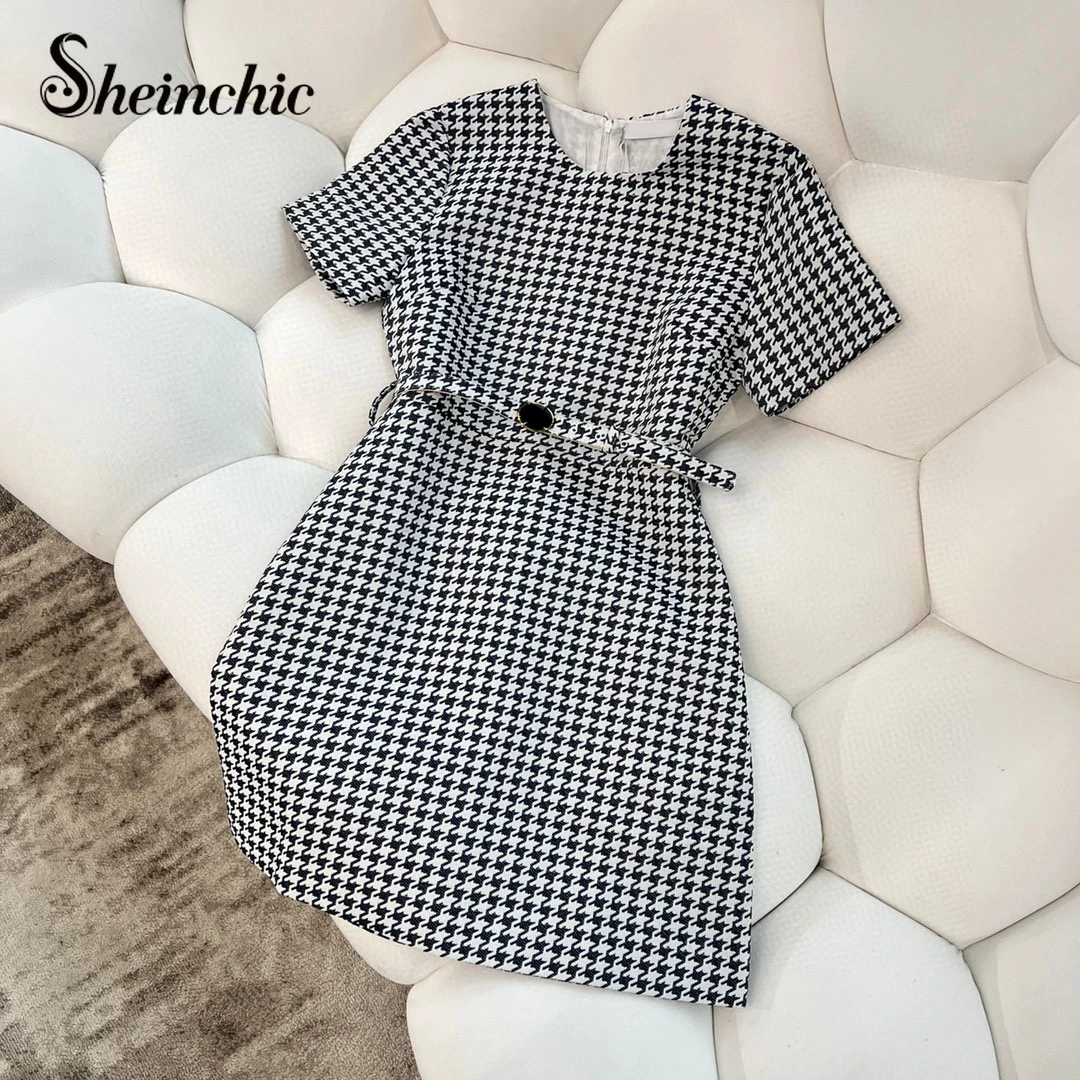 Vintage White Black Plaid Dresses for Women 2022 Luxury Designer Elegant O-neck Short Sleeve A-line Mini Dress with Sashes
Vintage White Black Plaid Dresses for Women 2022 Luxury Designer Elegant O-neck Short Sleeve A-line Mini Dress with Sashes