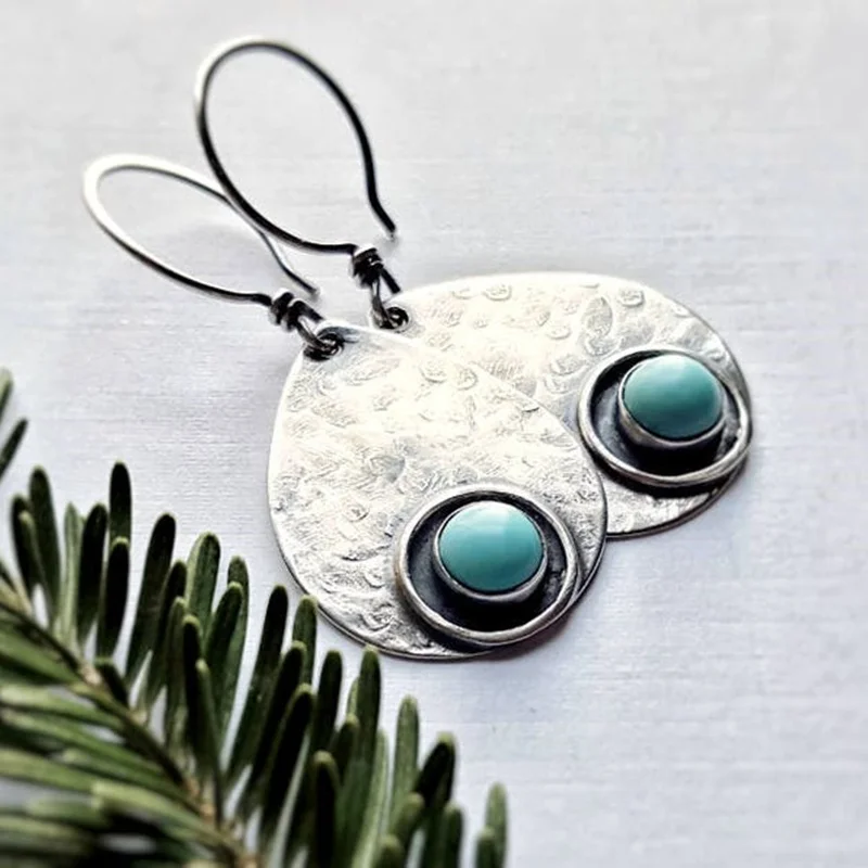 Vintage Boho Turquoises Drop Earrings Hammer Pattern Pendant Earrings Charm Women Earrings Party Wedding Jewelry Gifts
Vintage Boho Turquoises Drop Earrings Hammer Pattern Pendant Earrings Charm Women Earrings Party Wedding Jewelry Gifts