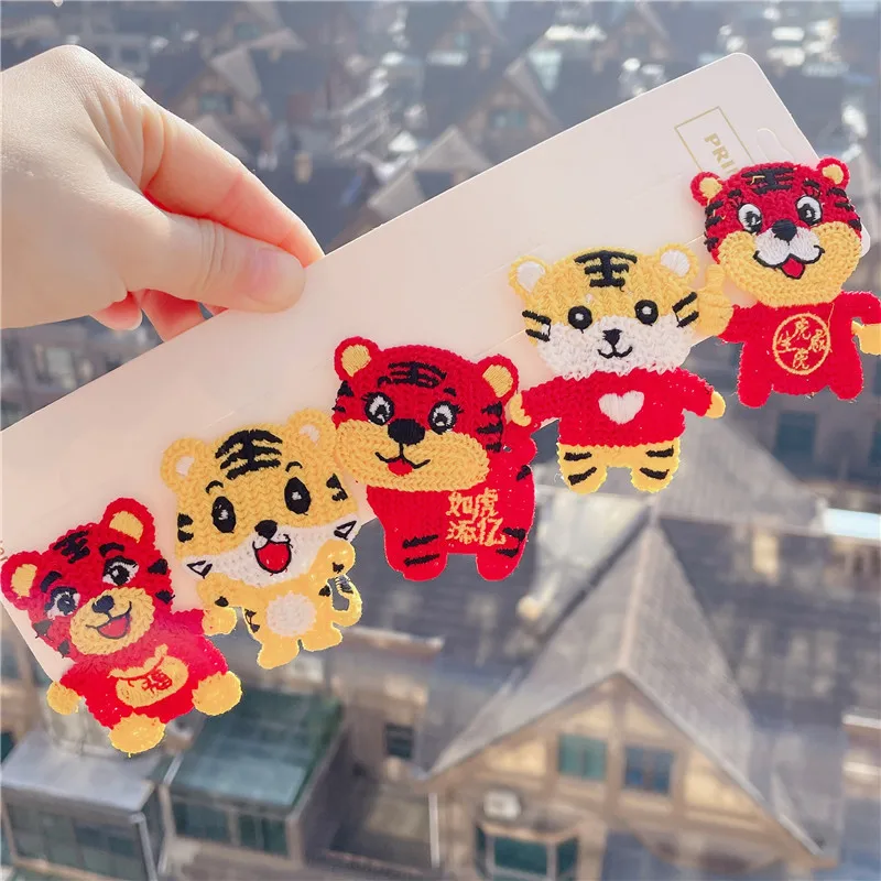 Year of the Tiger Daji New Year hairpin bangs broken hair side clip girl New Year hair clip hair accessories headdress BB clip 
Year of the Tiger Daji New Year hairpin bangs broken hair side clip girl New Year hair clip hair accessories headdress BB clip