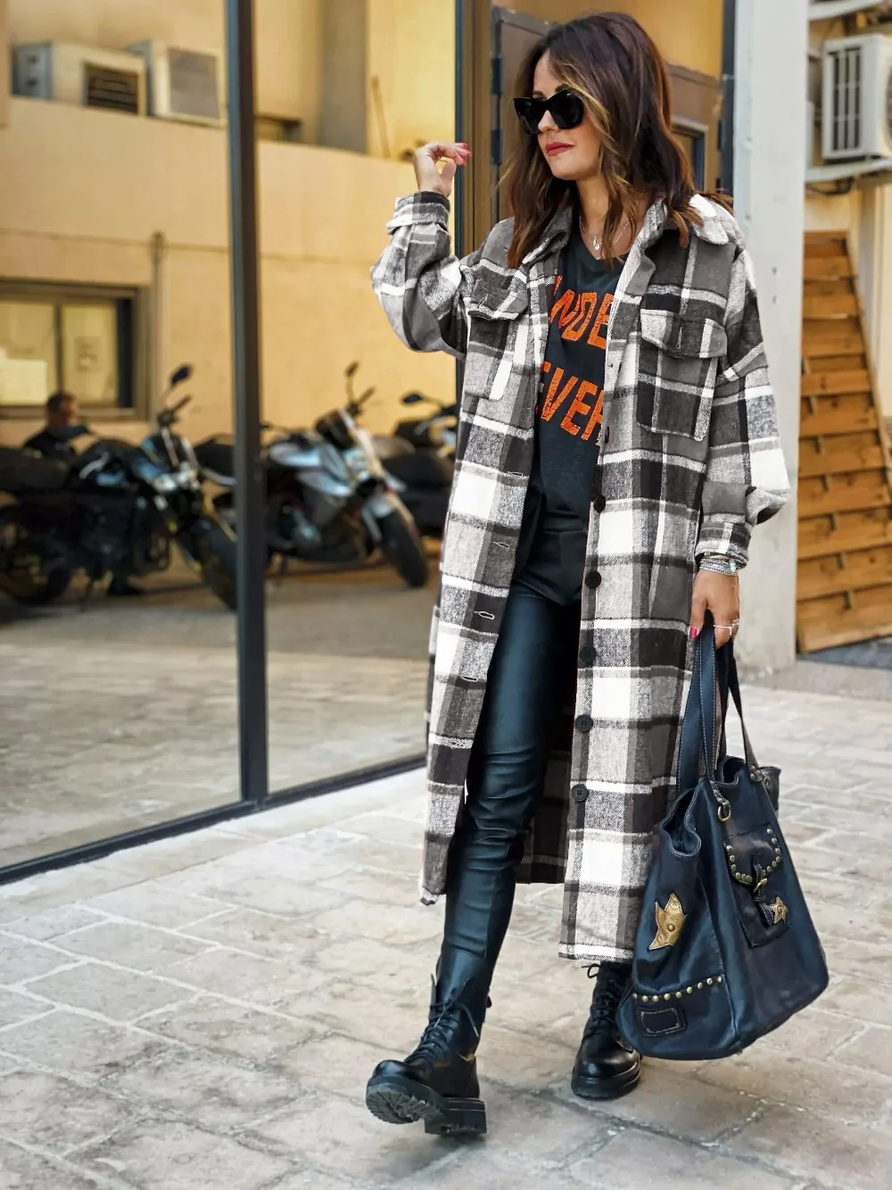 Autumn Plaid Shirt Woolen Coat Women's Fashion 2022 Long Coat Streetwear Women Clothing England Style Loose Coat Female Jacket
Autumn Plaid Shirt Woolen Coat Women's Fashion 2022 Long Coat Streetwear Women Clothing England Style Loose Coat Female Jacket