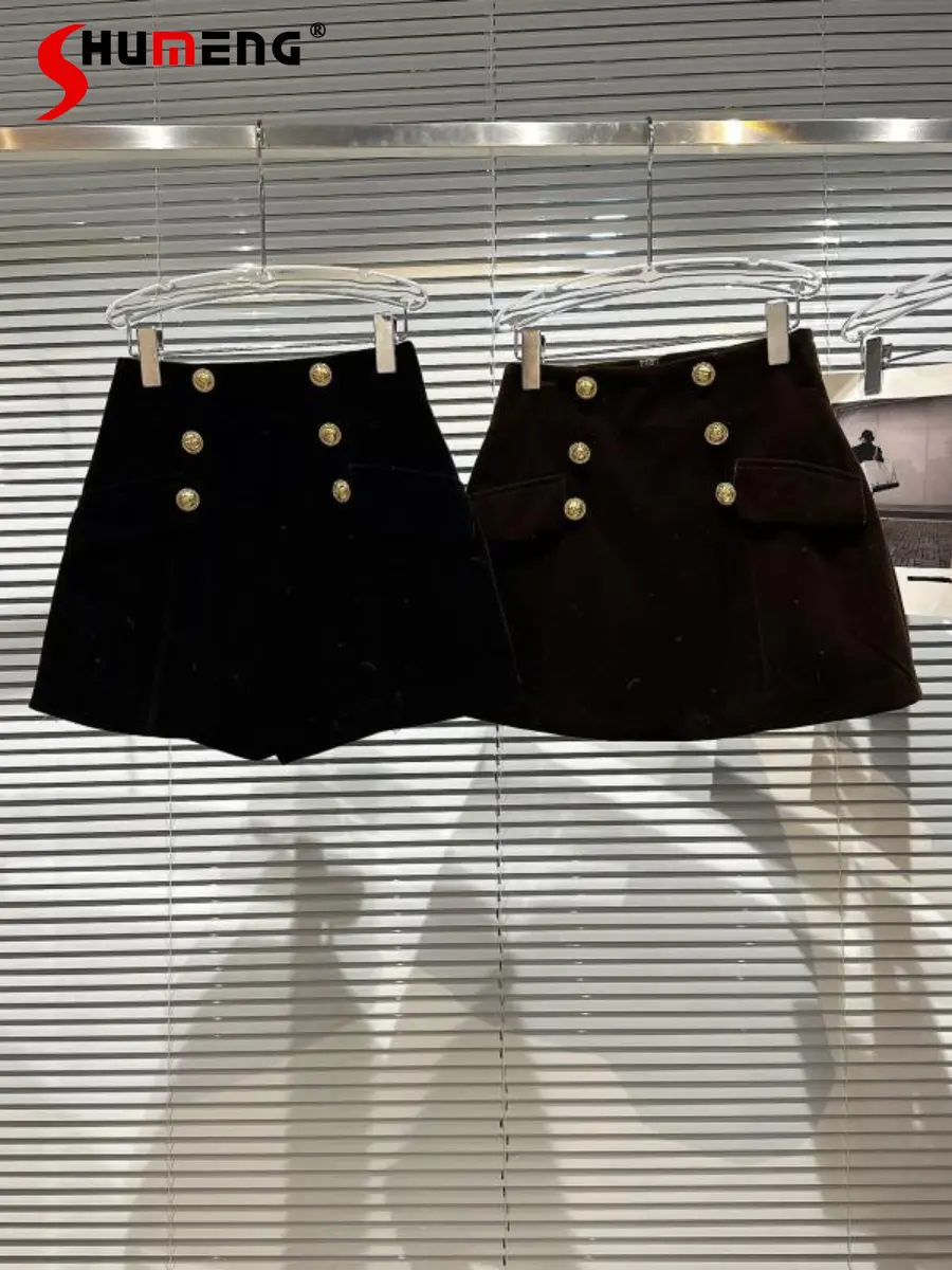 2022 Autumn Winter New Elegant Double Row Metal Buckle Black Velvet Skirt Women Socialite High Waist Sheath A- Line Mini Skirt
2022 Autumn Winter New Elegant Double Row Metal Buckle Black Velvet Skirt Women Socialite High Waist Sheath A- Line Mini Skirt